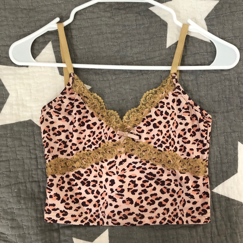 lil’ cheetah lace top with a bow 🐆